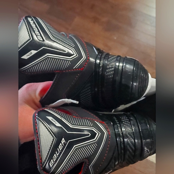 BAUER Youth Size Y13 Ice Skates - Picture 3 of 3